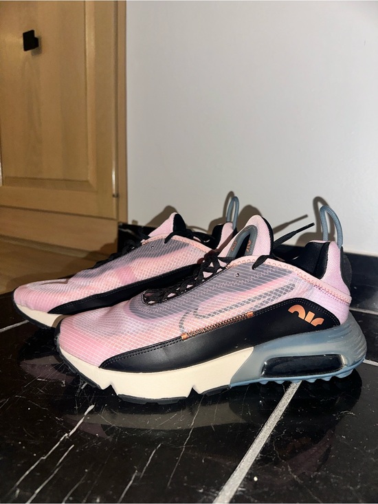 adidas Shoes - Women’s Nike Air 2000